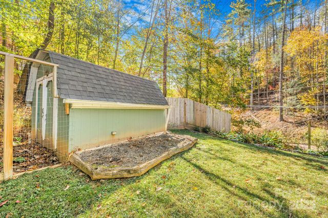 226 Fish Pond Lane, Burnsville, NC 28714