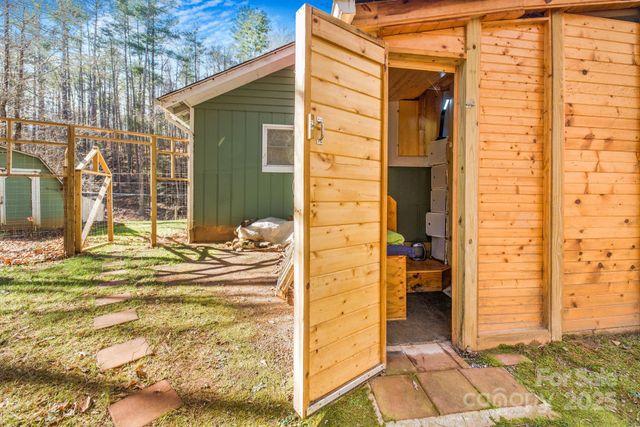 226 Fish Pond Lane, Burnsville, NC 28714