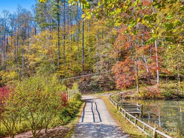 226 Fish Pond Lane, Burnsville, NC 28714