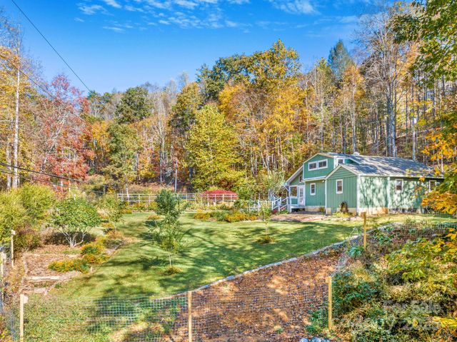 226 Fish Pond Lane, Burnsville, NC 28714