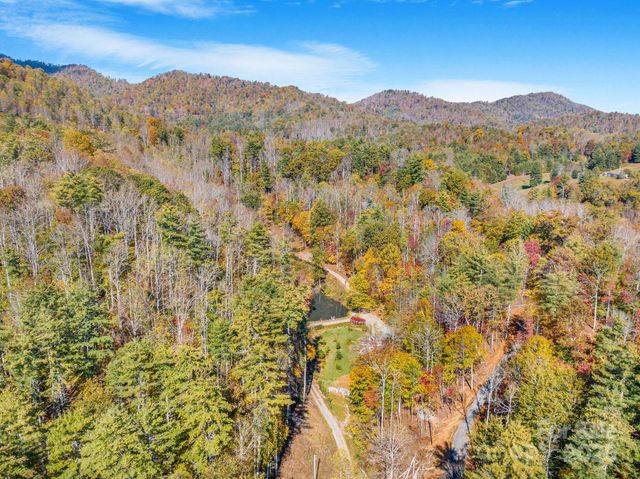 226 Fish Pond Lane, Burnsville, NC 28714
