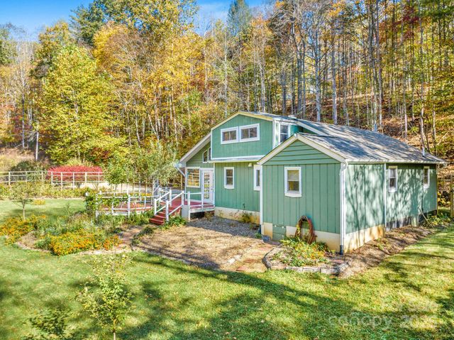 226 Fish Pond Lane, Burnsville, NC 28714