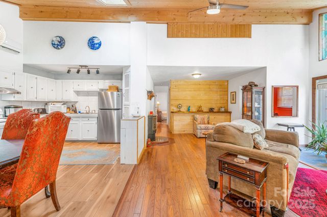 226 Fish Pond Lane, Burnsville, NC 28714