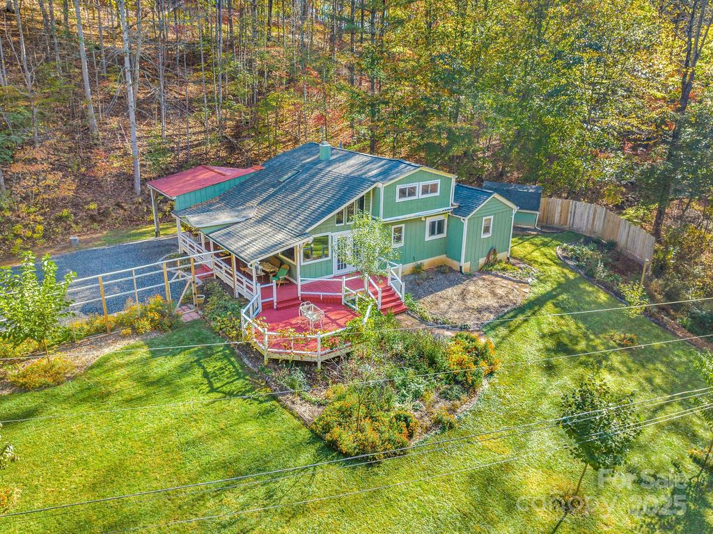 226 Fish Pond Lane, Burnsville, NC 28714