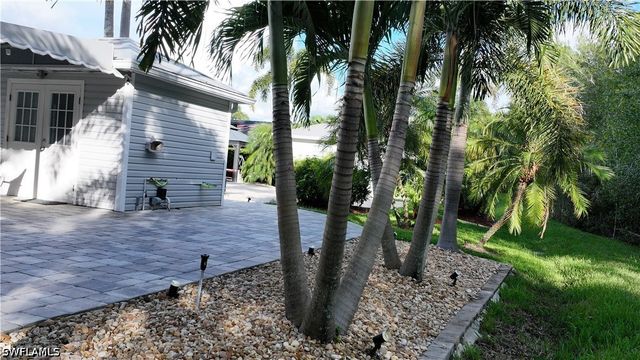 5846 Burrwood CT, Fort Myers, FL 33905