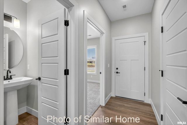 559 N 4TH Avenue, Eldridge, IA 52748