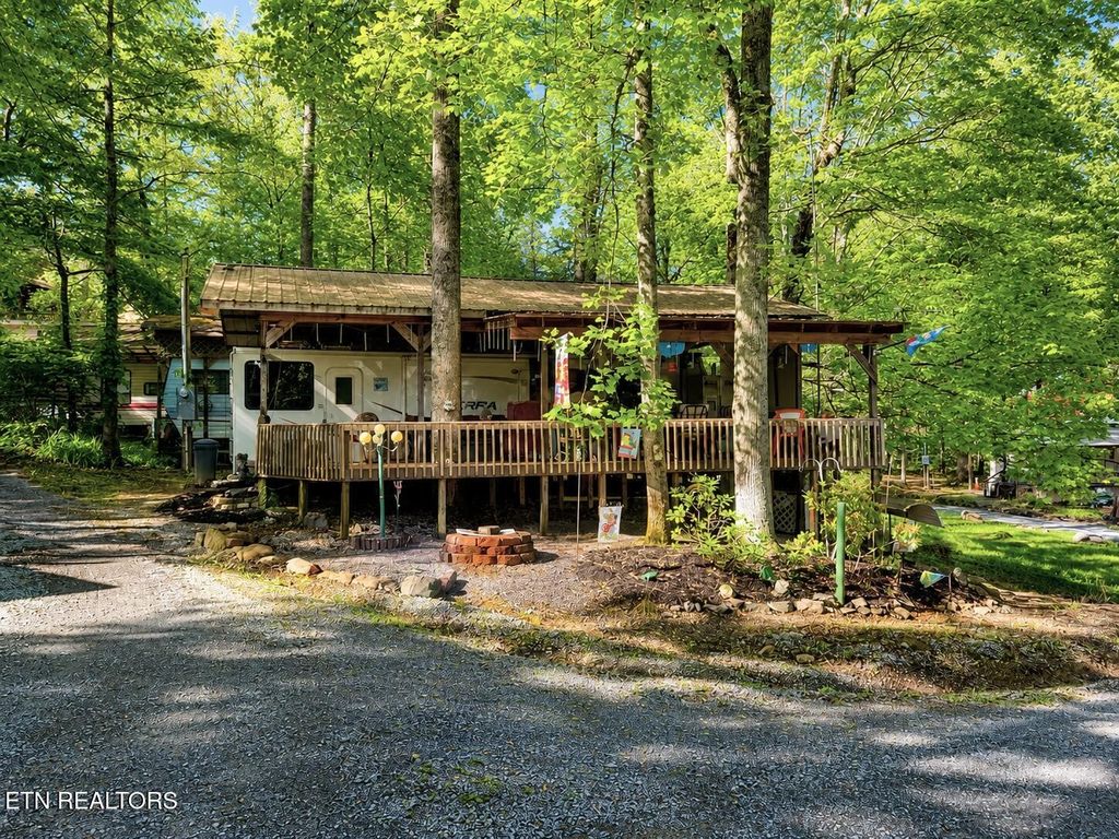 605 Lily Way, Cosby, TN 37722