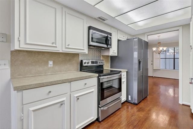 145 Lake Shore Dr, Corpus Christi, TX 78413