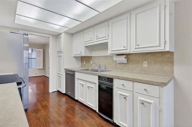 145 Lake Shore Dr, Corpus Christi, TX 78413