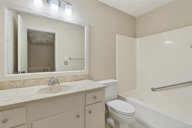 145 Lake Shore Dr, Corpus Christi, TX 78413