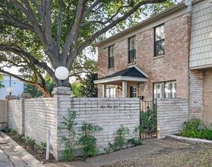 145 Lake Shore Dr, Corpus Christi, TX 78413