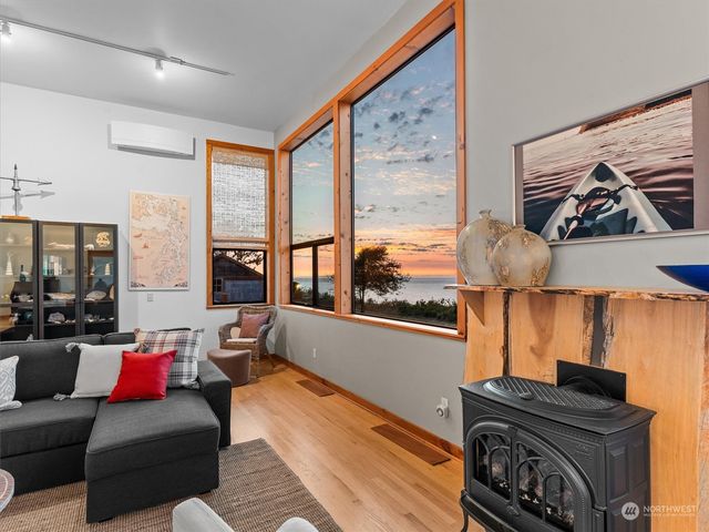 1930 49th Street, Port Townsend, WA 98368