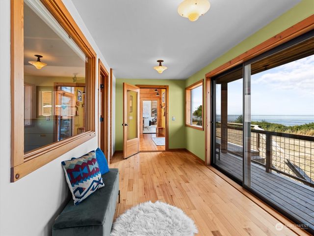 1930 49th Street, Port Townsend, WA 98368