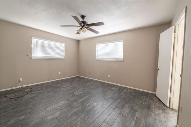 910 Red Start Cir, Corpus Christi, TX 78418