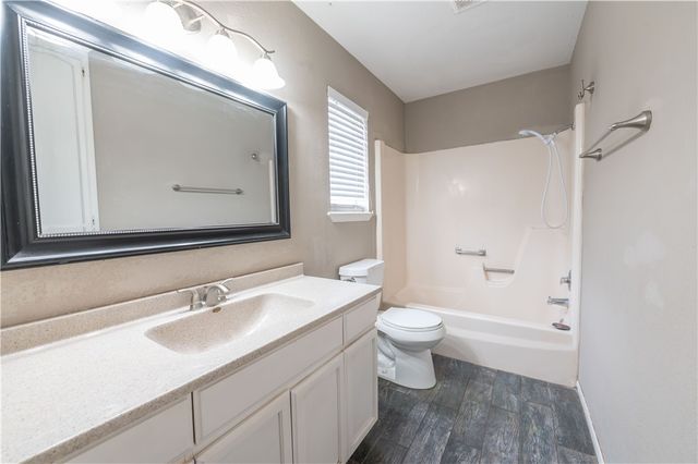 910 Red Start Cir, Corpus Christi, TX 78418
