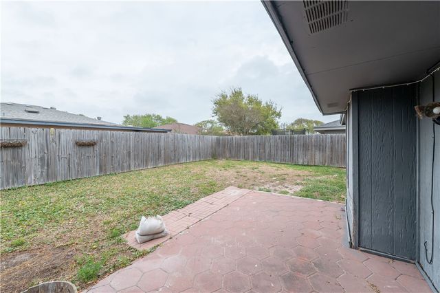 910 Red Start Cir, Corpus Christi, TX 78418