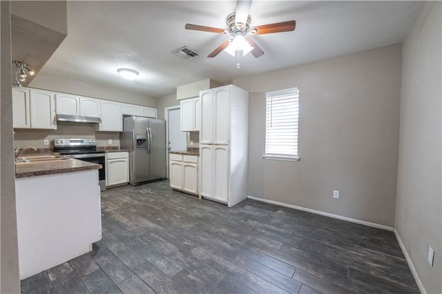 910 Red Start Cir, Corpus Christi, TX 78418