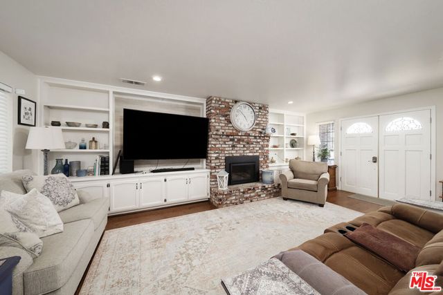 7200 Clifftop Way, Bakersfield, CA 93306