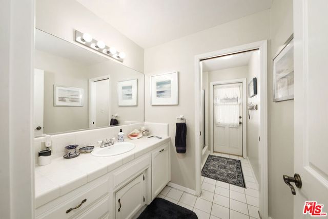 7200 Clifftop Way, Bakersfield, CA 93306