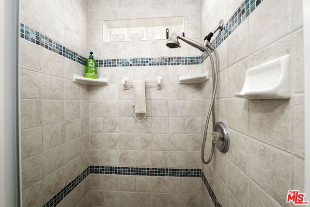 7200 Clifftop Way, Bakersfield, CA 93306