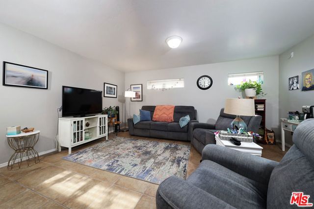 7200 Clifftop Way, Bakersfield, CA 93306