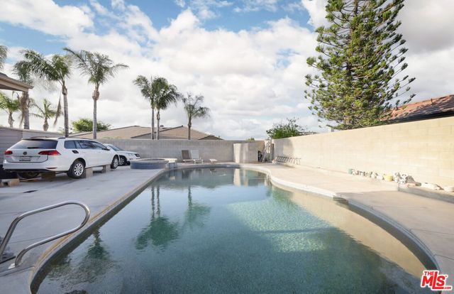 7200 Clifftop Way, Bakersfield, CA 93306