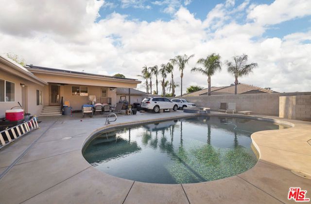 7200 Clifftop Way, Bakersfield, CA 93306