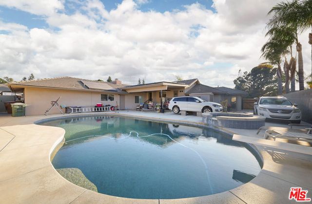 7200 Clifftop Way, Bakersfield, CA 93306