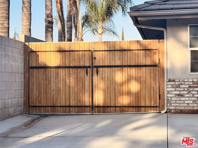 7200 Clifftop Way, Bakersfield, CA 93306