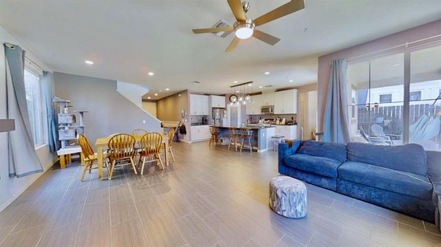 2220 Castle Pines Way, Roseville, CA 95747