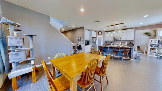 2220 Castle Pines Way, Roseville, CA 95747