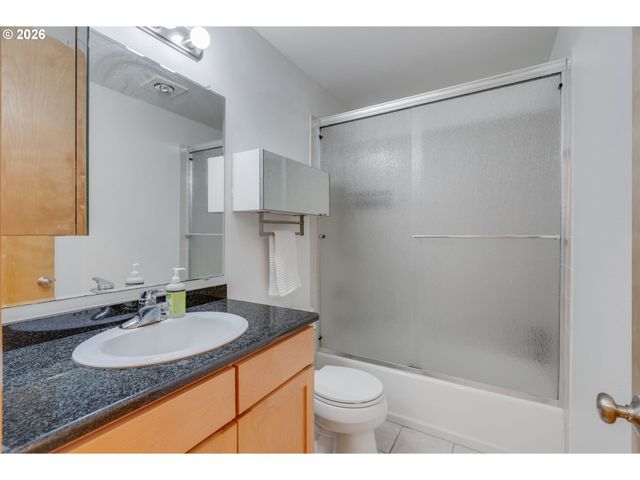 730 Nw NAITO Pkwy E10, Portland, OR 97209