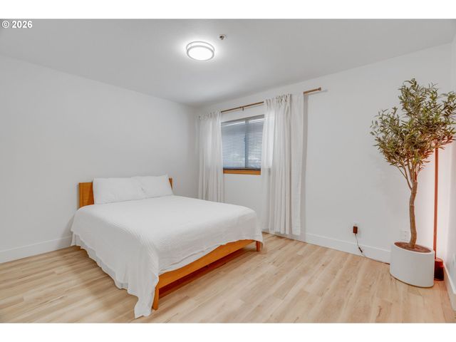 730 Nw NAITO Pkwy E10, Portland, OR 97209