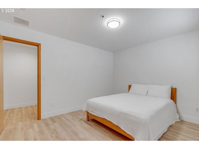 730 Nw NAITO Pkwy E10, Portland, OR 97209