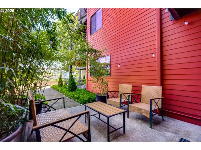 730 Nw NAITO Pkwy E10, Portland, OR 97209