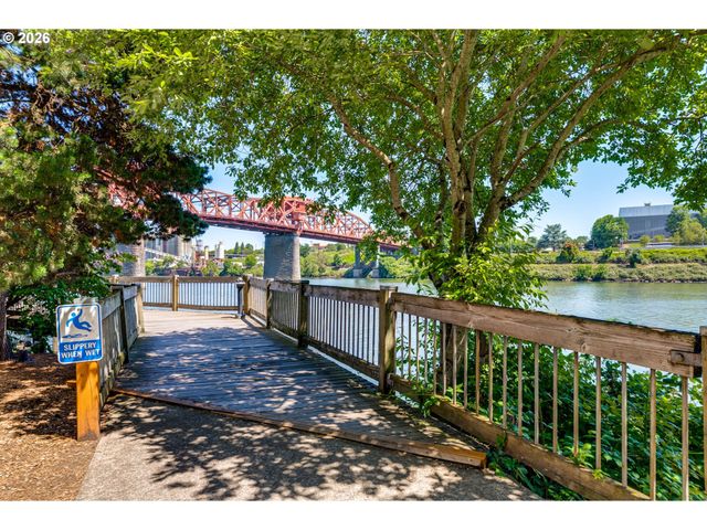 730 Nw NAITO Pkwy E10, Portland, OR 97209