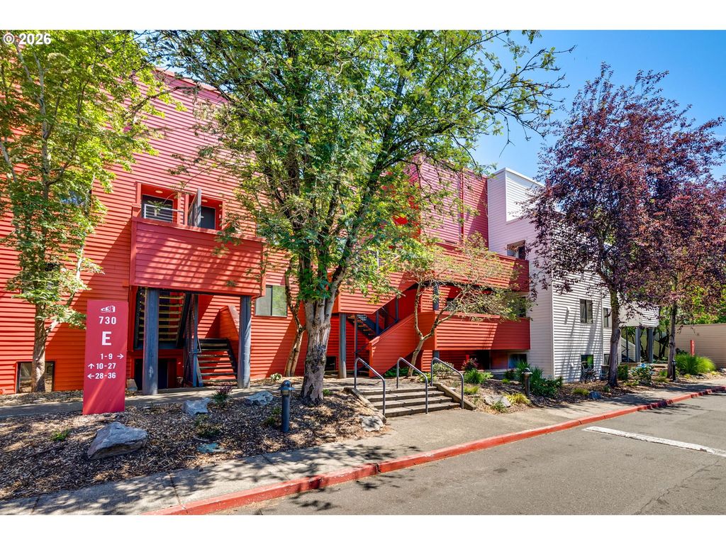 730 Nw NAITO Pkwy E10, Portland, OR 97209