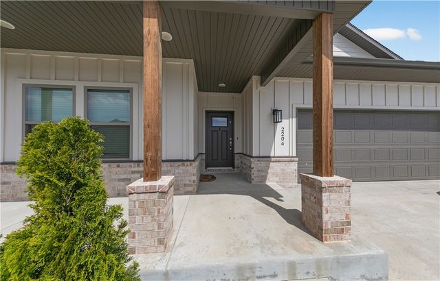 2204 Riggins Avenue, Pea Ridge, AR 72751