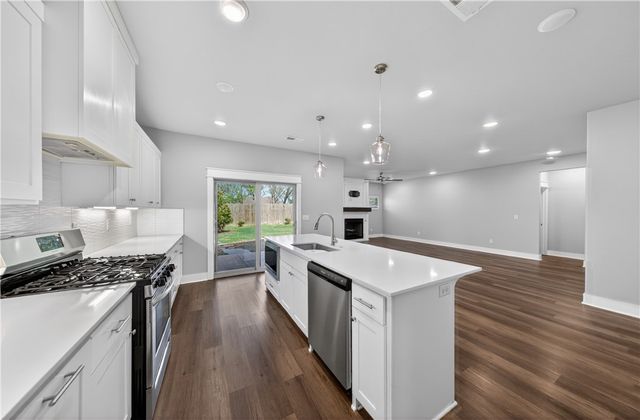 2204 Riggins Avenue, Pea Ridge, AR 72751