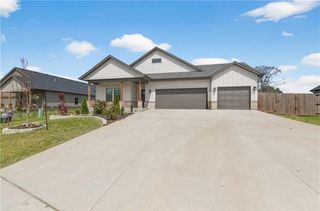 2204 Riggins Avenue, Pea Ridge, AR 72751