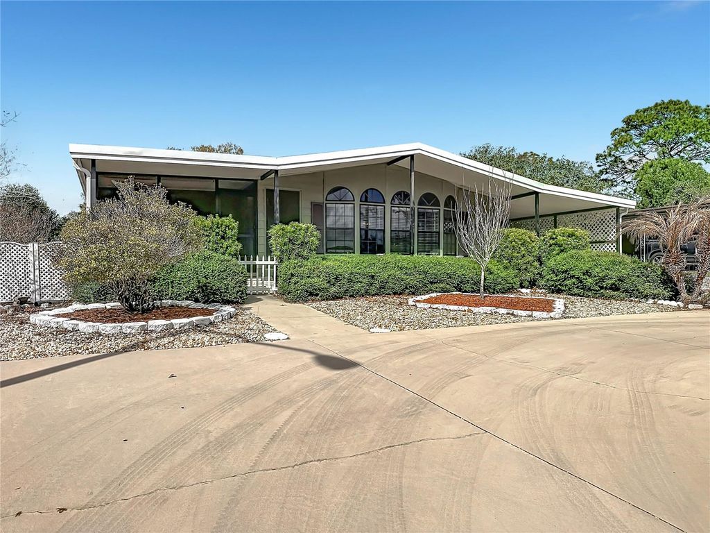 Image 6 of property listing at 8339 WEATHERFORD AVENUE, Brooksville, FL 34613