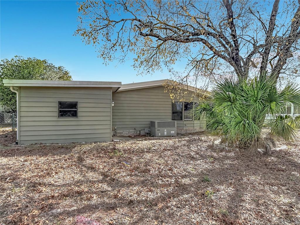 Image 76 of property listing at 8339 WEATHERFORD AVENUE, Brooksville, FL 34613