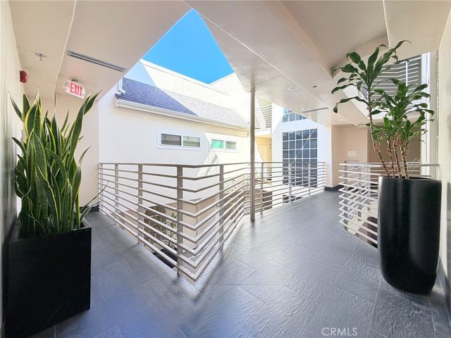 1129 Larrabee Street 10, West Hollywood, CA 90069