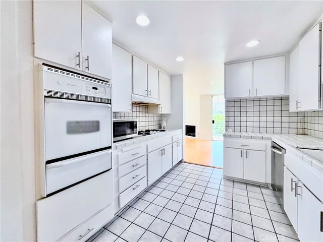 1129 Larrabee Street 10, West Hollywood, CA 90069