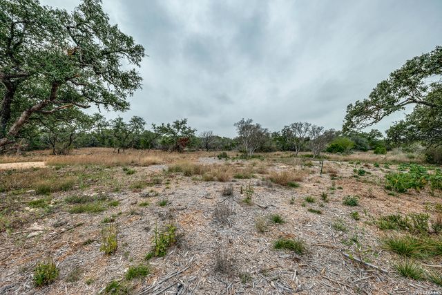 801 Grand Oaks, Hondo, TX 78861