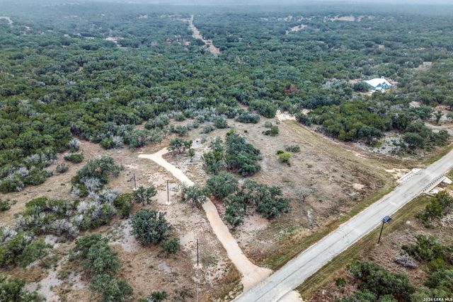 801 Grand Oaks, Hondo, TX 78861