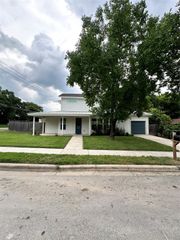 1131 Omega Ave 1, Austin, TX 78721