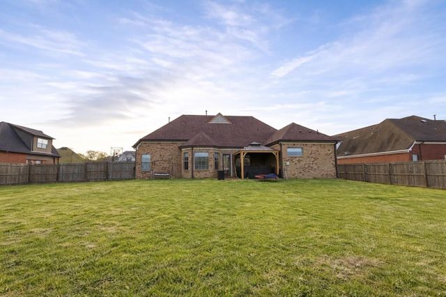 70 JAMES XING, Oakland, TN 38060