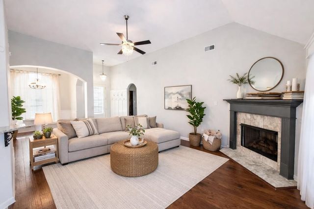 70 JAMES XING, Oakland, TN 38060
