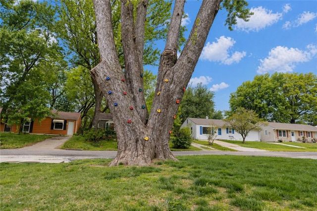 1713 N Dodgion Avenue, Independence, MO 64050